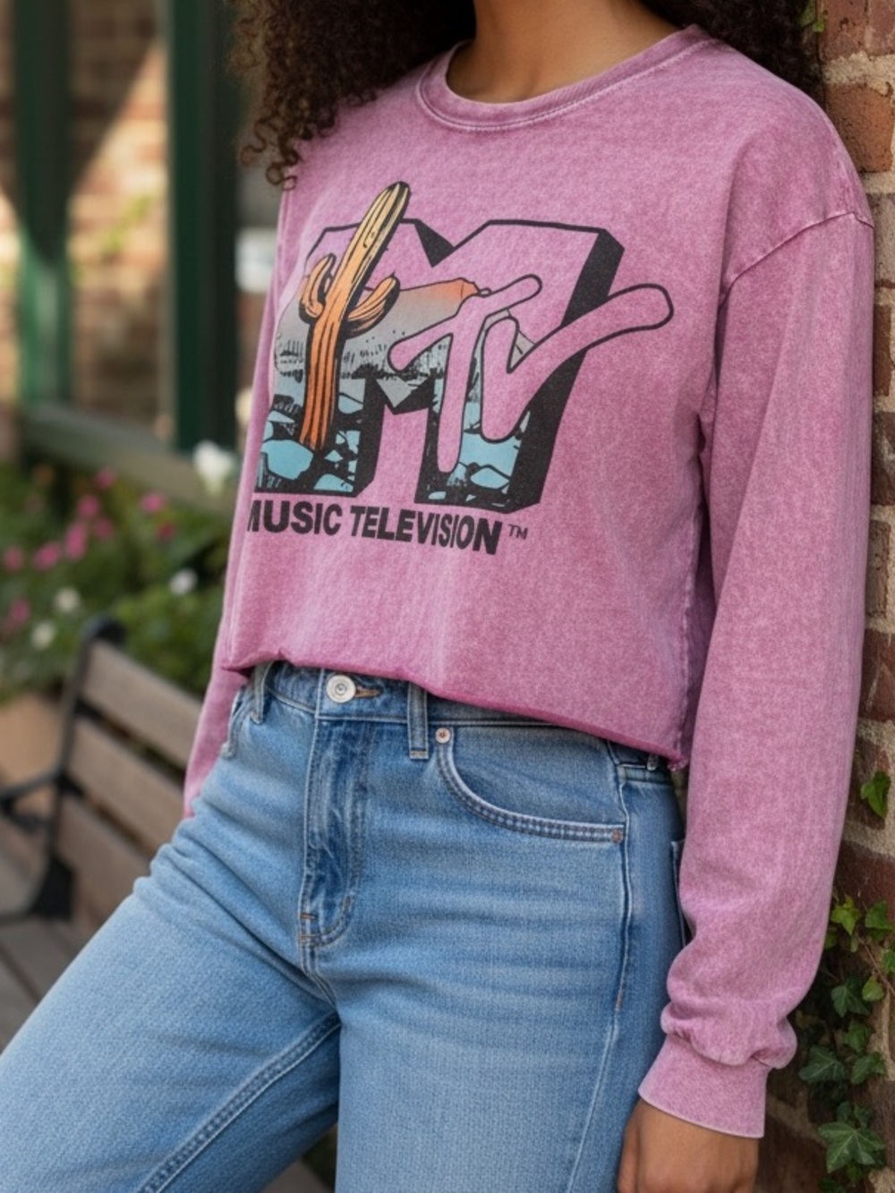 MTV Desert Cactus Washed Pink Cropped Graphic Top. 100% cotton. PTP 19”, L 18”